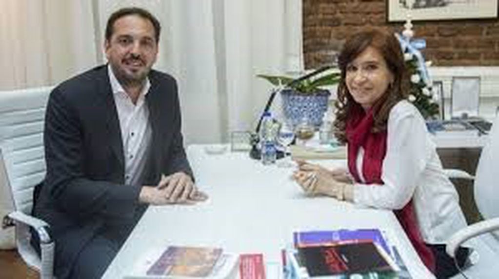 El candidato Luciano Di Napoli con Cristina Kirchner (WEB)