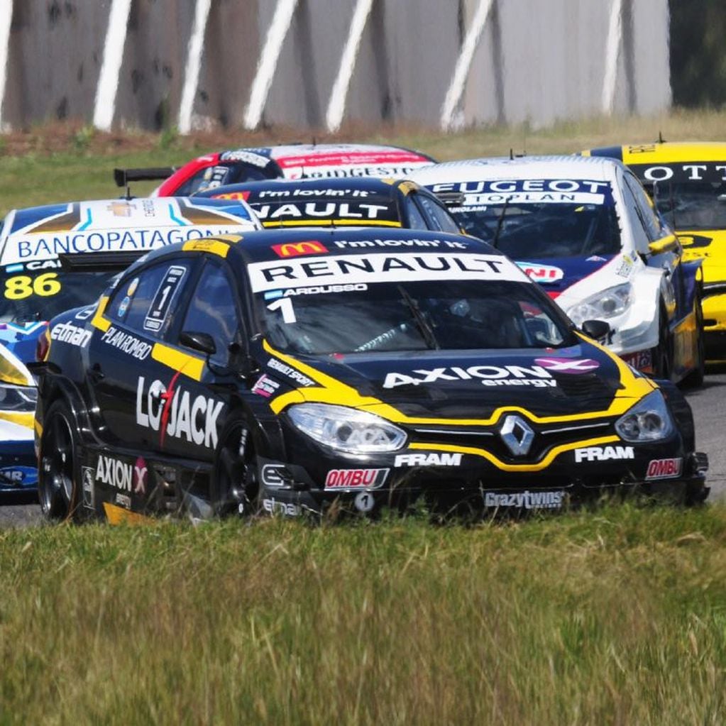 Ardusso, al comando del Renault Fluence preparado en Córdoba por Ambrogio Racing.