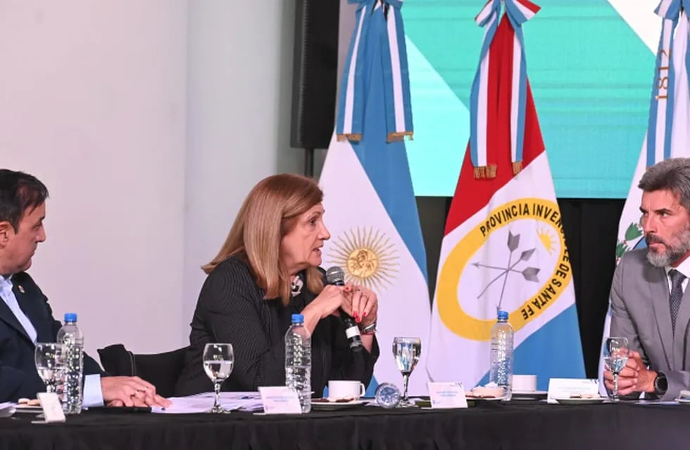 La intendenta de Paraná, Rosario Romero, en la reunión de mandatarios municipales con Francos.