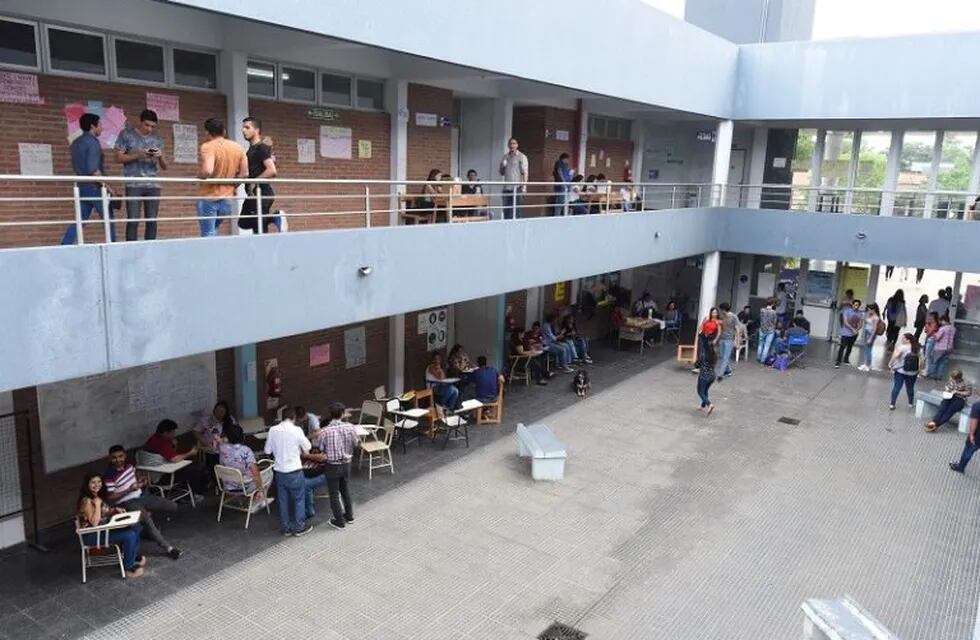Entre oficialistas y opositores se repartieron los claustros estudiantiles de cuatro facultades.