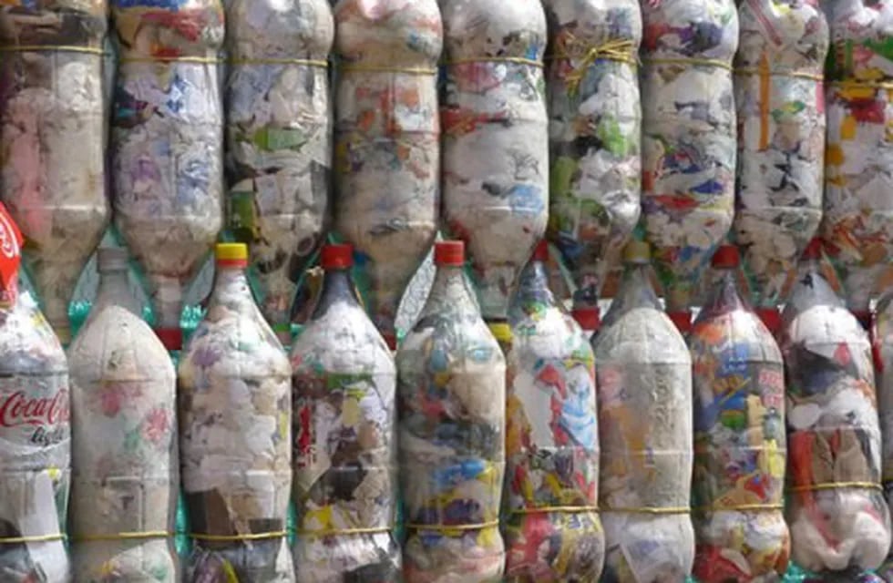 Ecobotellas: una alternativa para aprovechar los residuos (Web).
