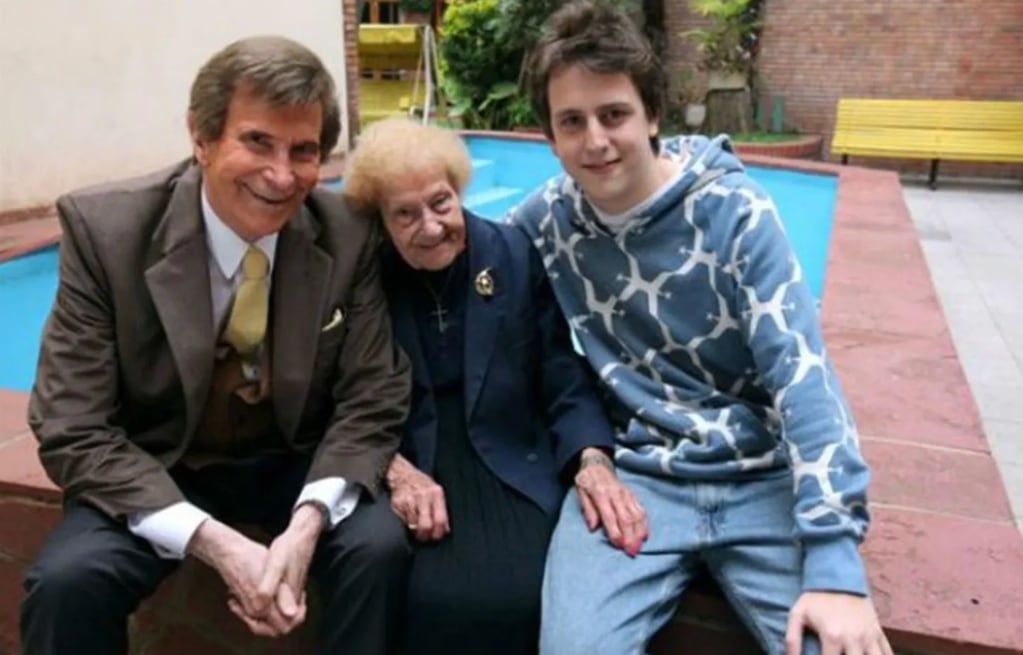 Silvio Soldán, junto a su hijo y su madre.