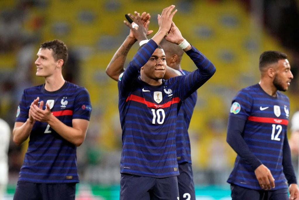 Los hinchas franceses no podrán ver los partidos del Mundial de Qatar en lugares públicos. Foto: AP.