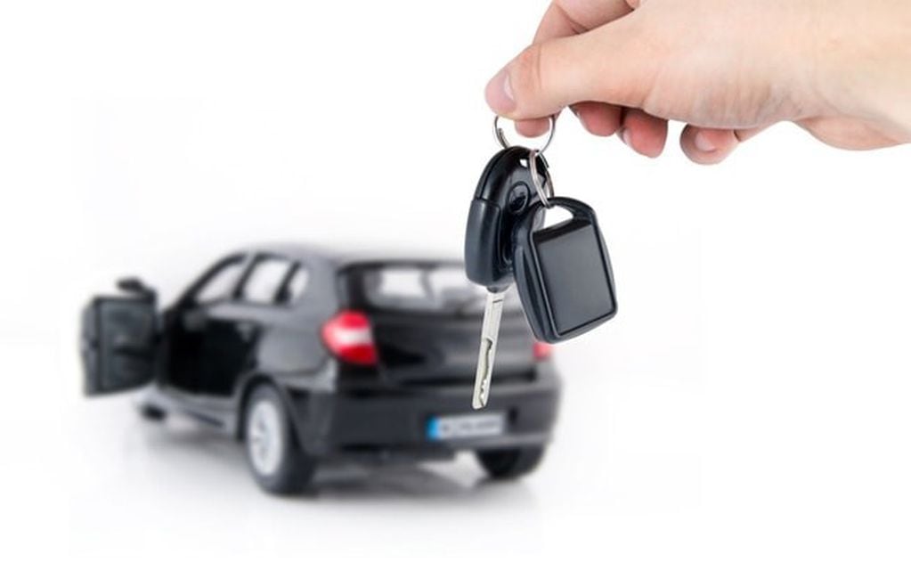 Los asaltantes pueden comprar una llave inalámbrica original y usarla para replicar el código de acceso de un determinado auto.