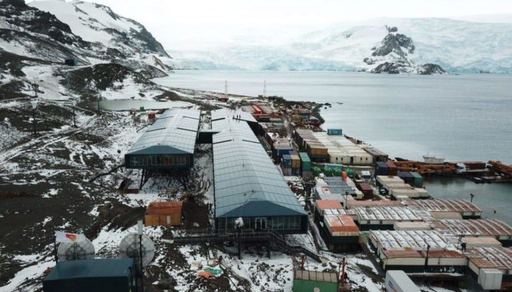 Estación Antártica "Comandante Ferraz".