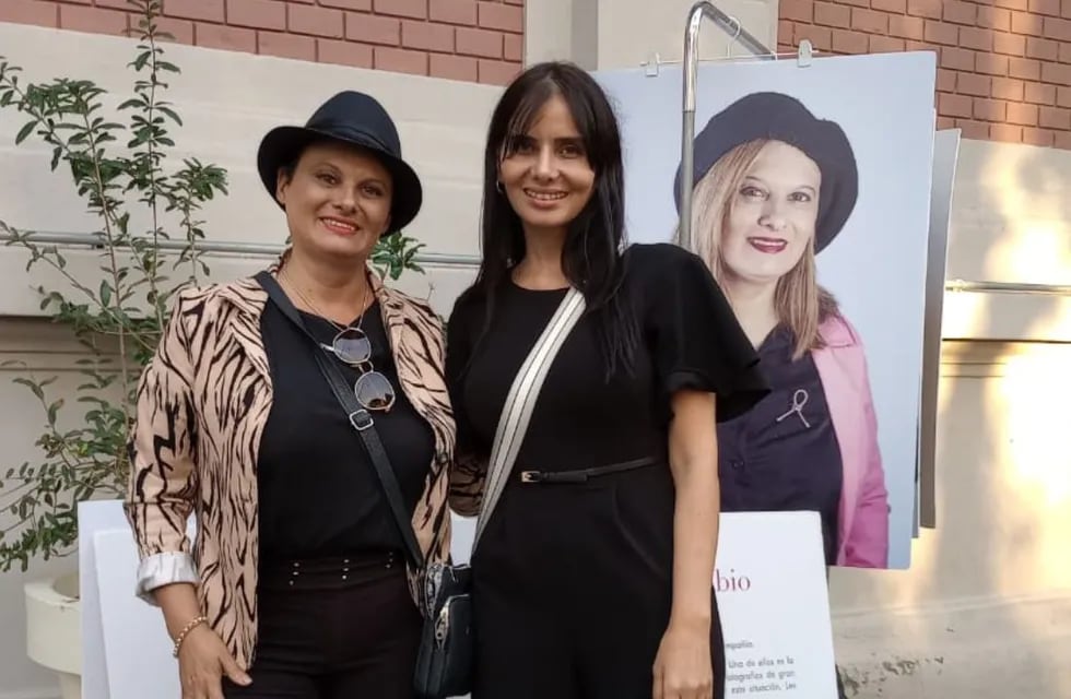 Daiana Ojeda junto a la embajadora de Córdoba Rosa, la periodista Karina Vallori.