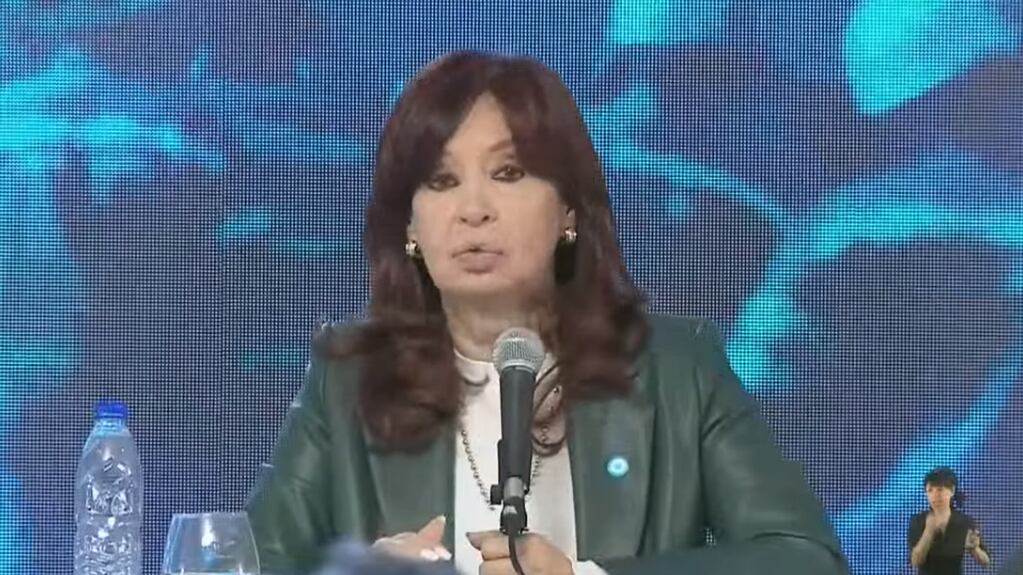 La vicepresidenta Cristina Kirchner volvió a hablar al público tras las PASO.