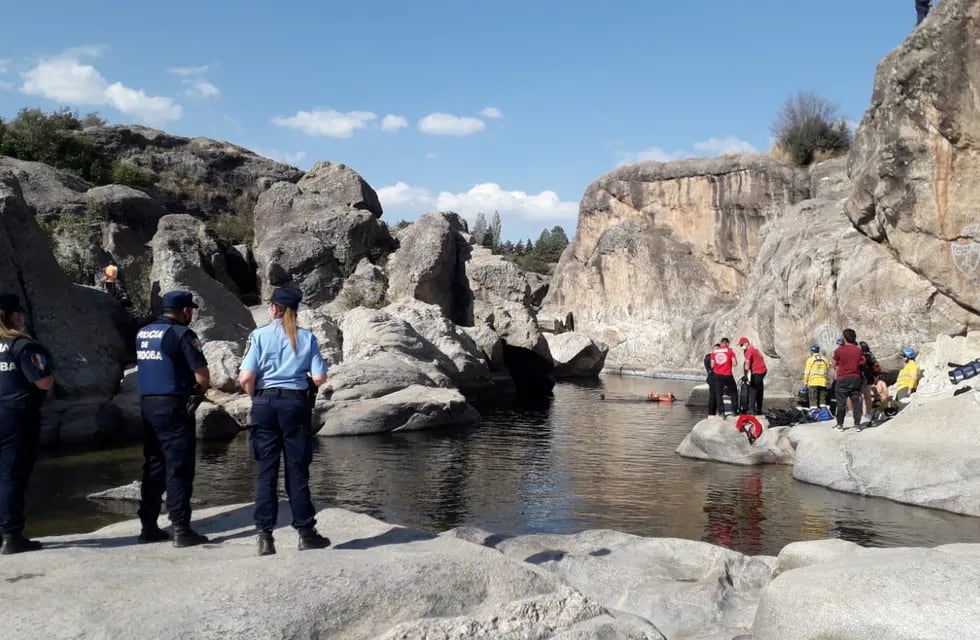 Un turista nadaba en el río Mina Clavero y se ahogó (La Voz).
