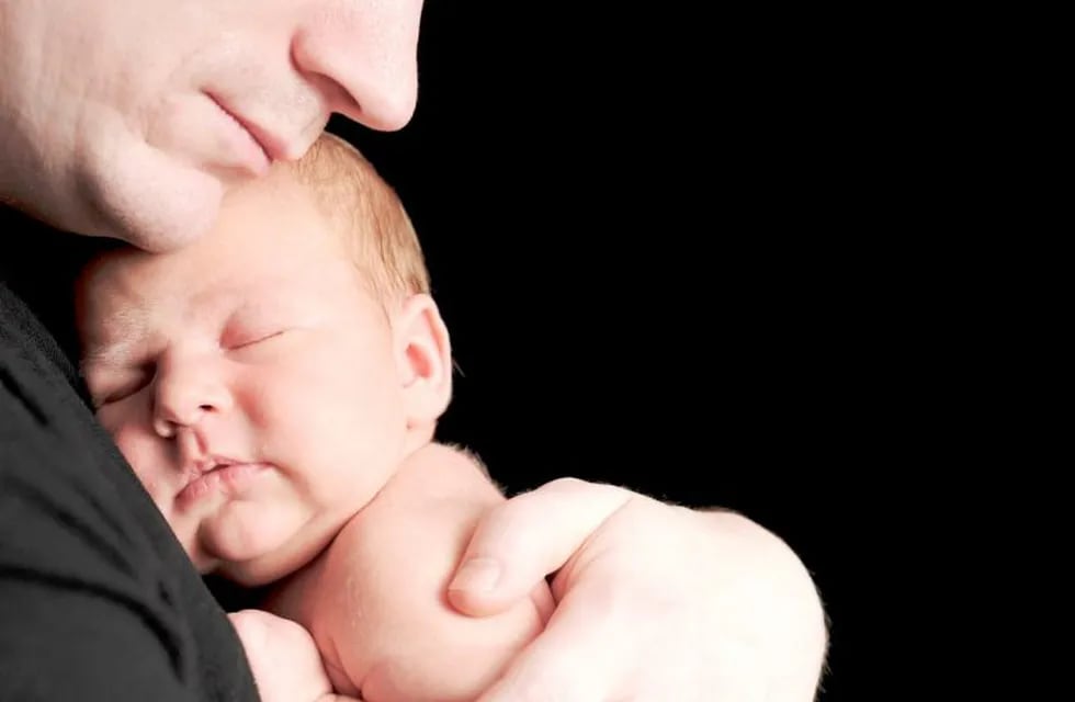 El Gobierno buscará extender la licencia por paternidad de dos a diez días corridos