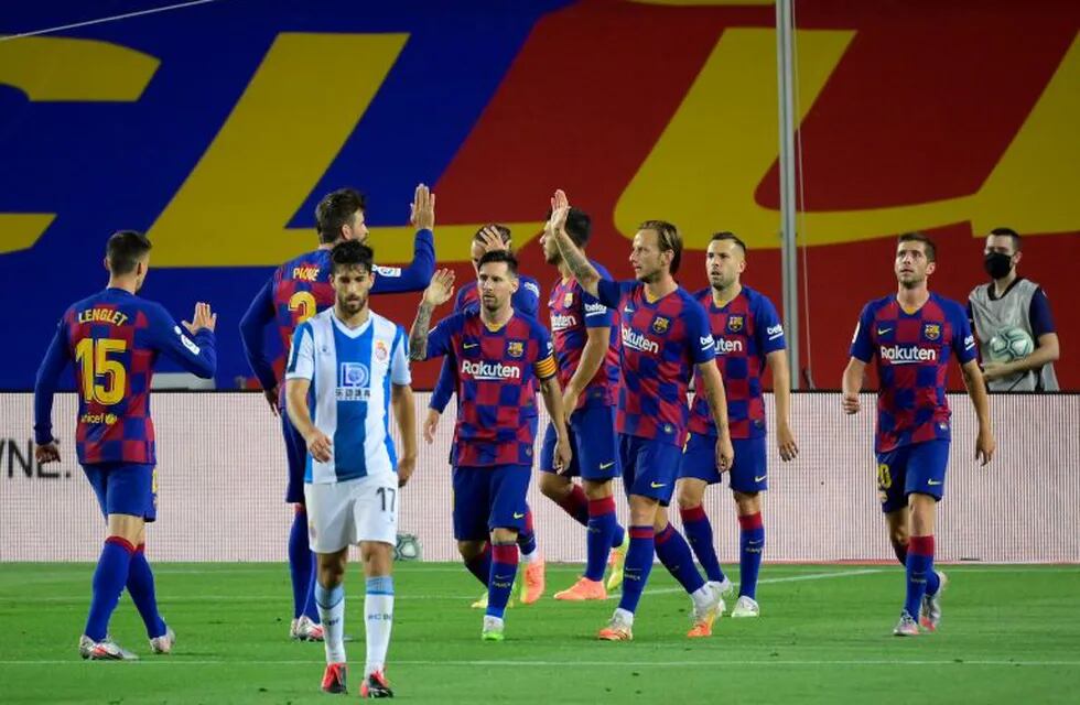 Barcelona's Uruguayan forward Luis Suarez (C) celebrates his goal with teammates during the Spanish League football match between Barcelona and Espanyol at the Camp Nou stadium in Barcelona on July 8, 2020. (Photo by LLUIS GENE / AFP)