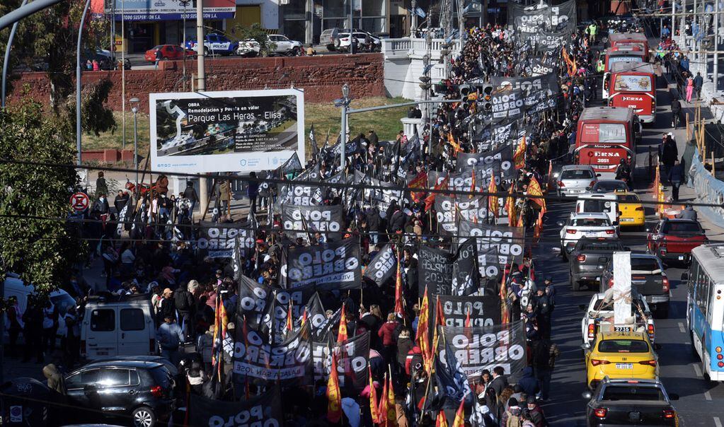 Polo Obrero y organizaciones sociales marchan por el centro de Córdoba ( Ramiro Pereyra / La Voz / Archivo))