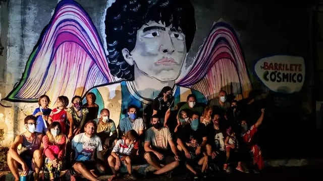 Pintaron un mural para despedir a Diego