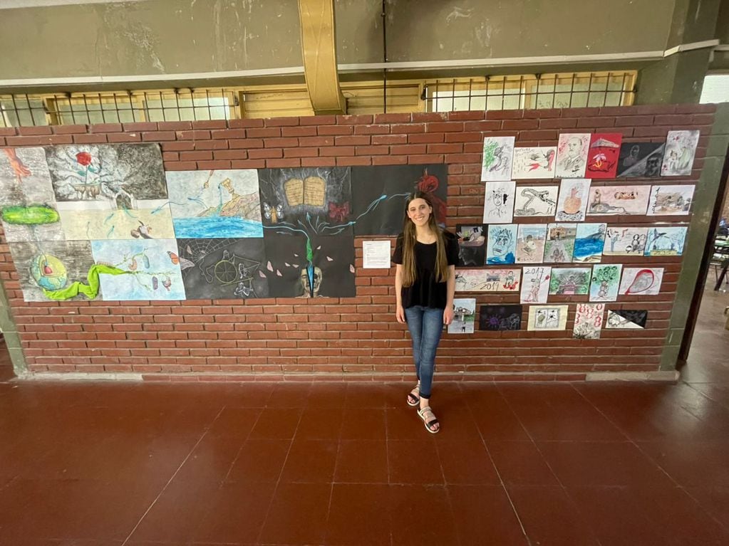 Julieta González, la joven juninense que presentó una obra para  honrar la memoria de su abuelo fallecido para rendir su última materia.