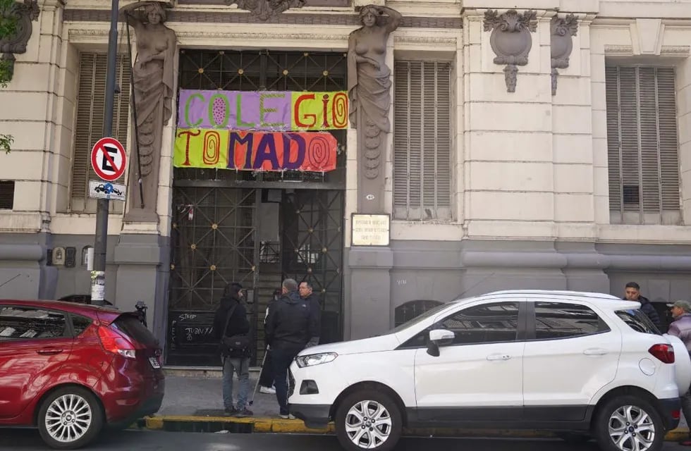 La toma de colegios en Buenos Aires se mantiene luego de varios días. Foto: Gentileza.