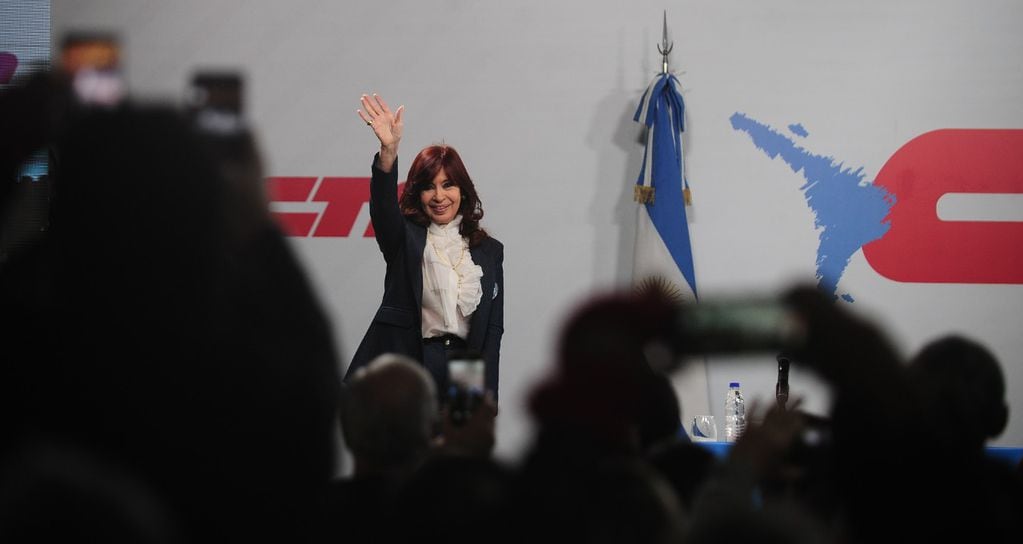 Cristina Kirchner: "A mí me interesa quedar bien con la sociedad, con los argentinos".