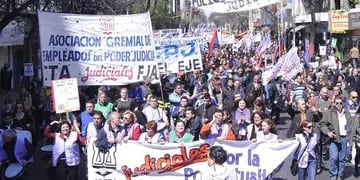 Protesta. Tras el paro y la movilización del jueves, siguieron ayer las asambleas.