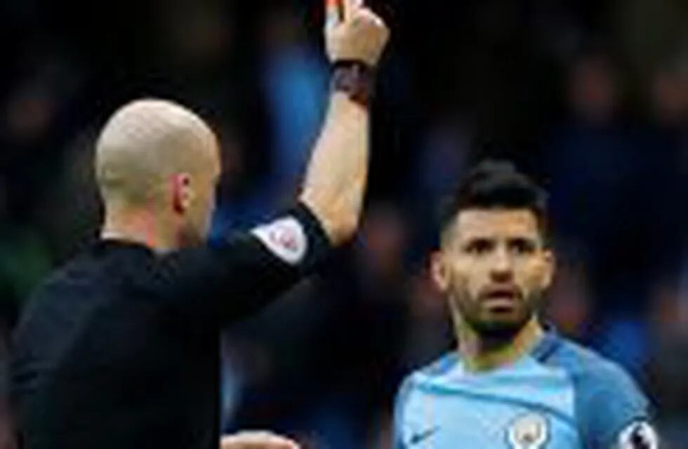 Britain Football Soccer - Manchester City v Chelsea - Premier League - Etihad Stadium - 3/12/16 Manchester City's Sergio Aguero is shown a red card by referee Anthony Taylor Reuters / Phil Noble Livepic EDITORIAL USE ONLY. No use with unauthorized audio, 