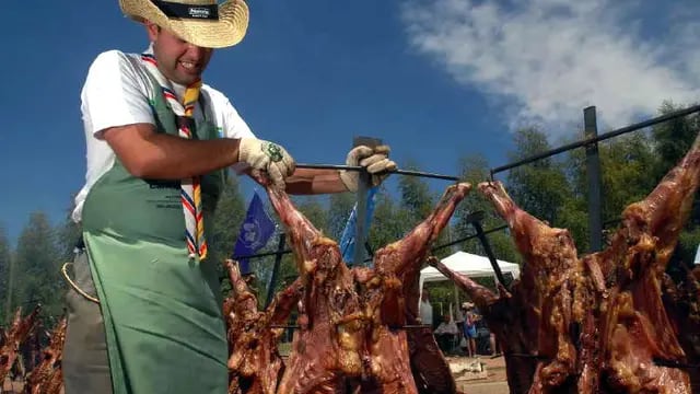  El tradicional  encuentro gastronómico de los chivos a la llama se realiza hoy