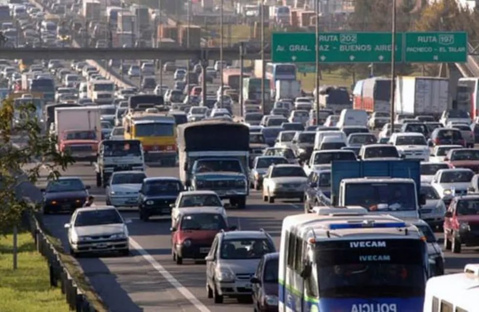 Congestión de tránsito en la autopista Ricchieri por un choque múltiple.