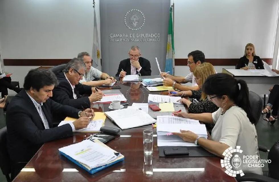 Arduas reuniones en la Legislatura del Chaco.