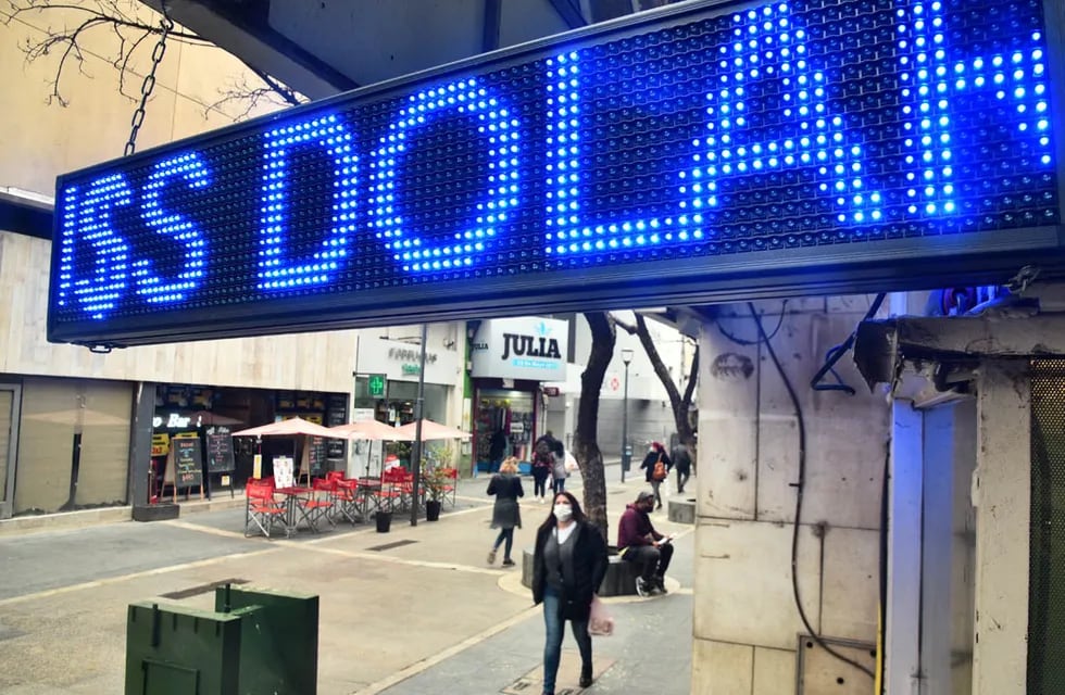 La PASO trajo calma al dólar blue que se ofrece en las calles de la City Cordobesa.