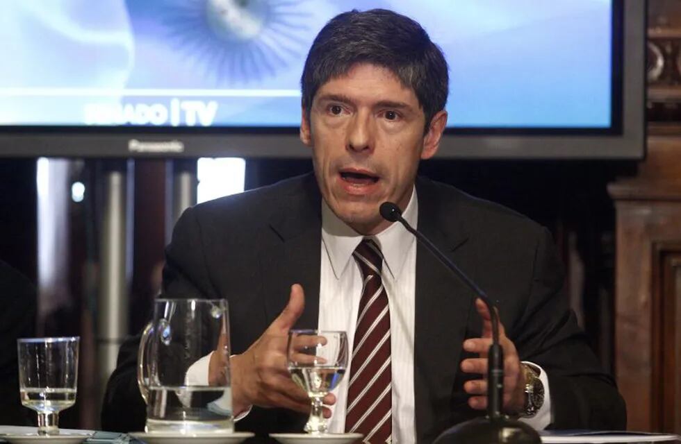 BUENOS AIRES 07/05/2013, JUAN MANUEL ABAL MEDINA ESTA MAÑANA ANTE LA COMISION DE ACUERDOS DEL SENADO QUE LO POSTULA COMO EMBAJADOR ARGENTINO ANTE EL MERCOSUR Y COMO REPRESENTANTE ANTE EL ALADI, LA ENTIDAD ENCARGADA DE REGULAR LOS ARANCELAMIENTOS DE LOS ESTADOS MIEMBROS DEL BLOQUE REGIONAL. FOTO: DYN/ALBERTO RAGGIO. buenos aires juan manuel abal medina candidato a embajador extraordinario y plenipotenciario ante el Mercosur comision de acuerdos del senado ex jefe de gabinete