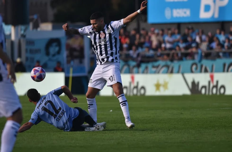 Nahuel Bustos entró y fue protagonista en el empate de Talleres ante Belgrano (Javier Ferreyra / La Voz).