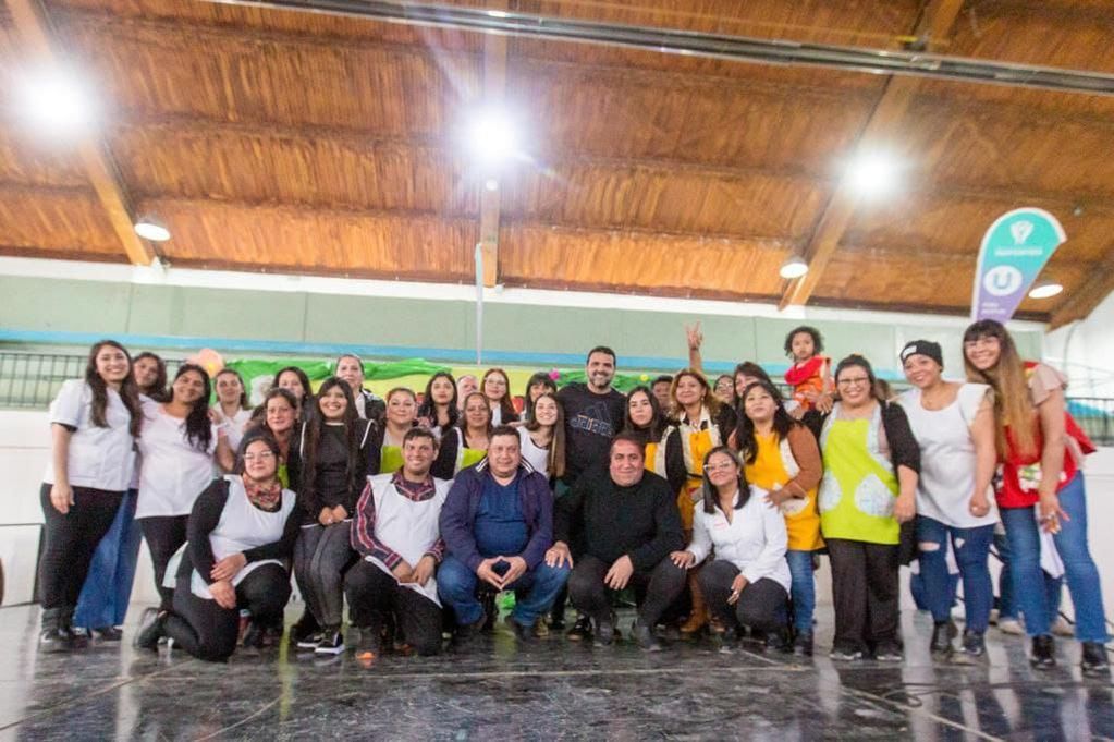 El Intendente reconoció el trabajo de los equipos interdisciplinarios del Programa municipal “Hábito lector: cocineritos, cuentos y relatos”.