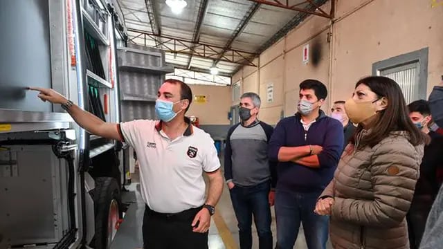 Clara García visitó el Cuartel de Bomberos Voluntarios de Pérez