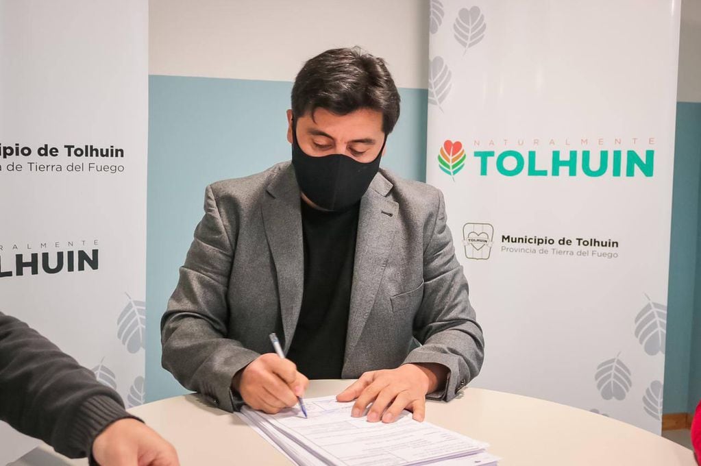 El Municipio de Tolhuin culminó con los planos para el registro definitivo del B° "Altos de la montaña".