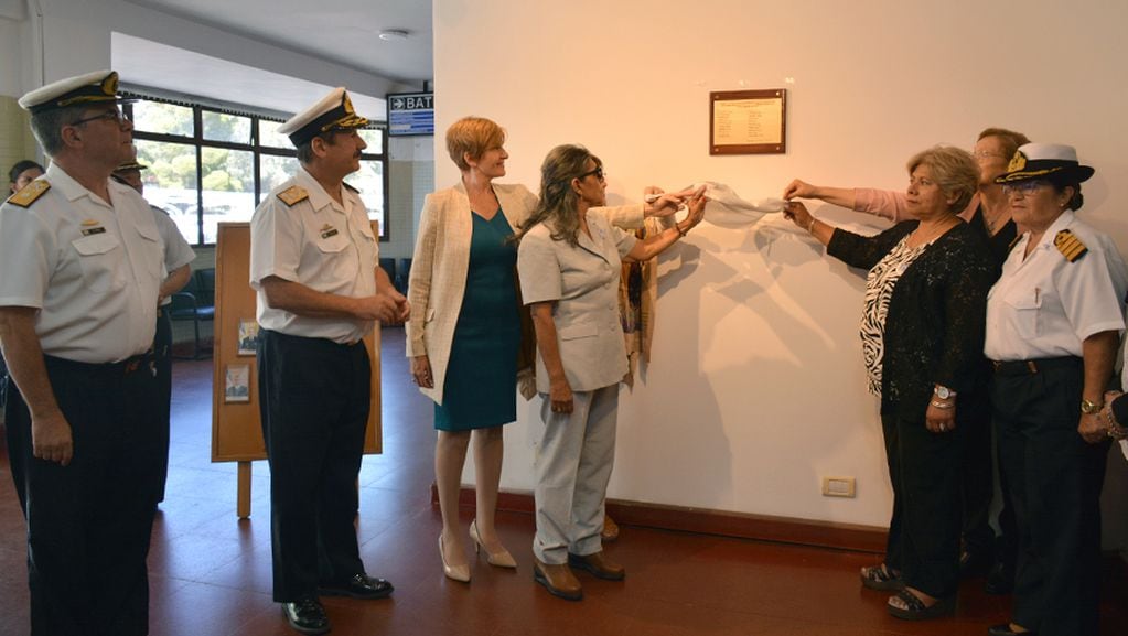 Puerto Belgrano: homenajearon a la primera promoción de enfermeras de la Armada