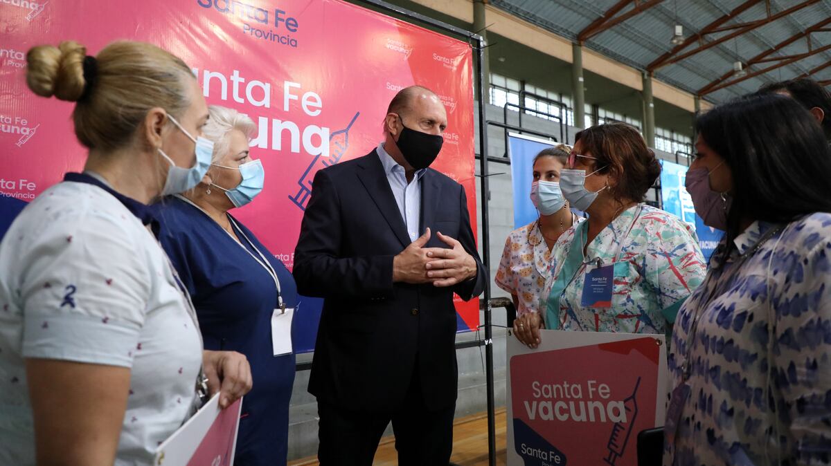Perotti confía en vacunar a los docentes santafesinos antes del 15 de marzo