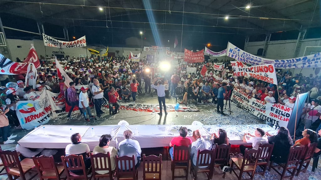 El oficialismo jujeño continúa de campaña. Esta vez la parada fue en Fraile Pintado, donde una multitud recibió a los candidatos a gobernador y vicegobernador Carlos Sadir y Alberto Bernis.
