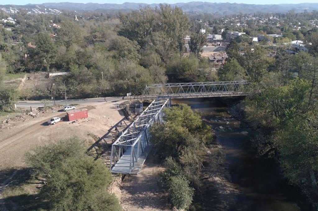 Nuevo puente de Los Carolinos.