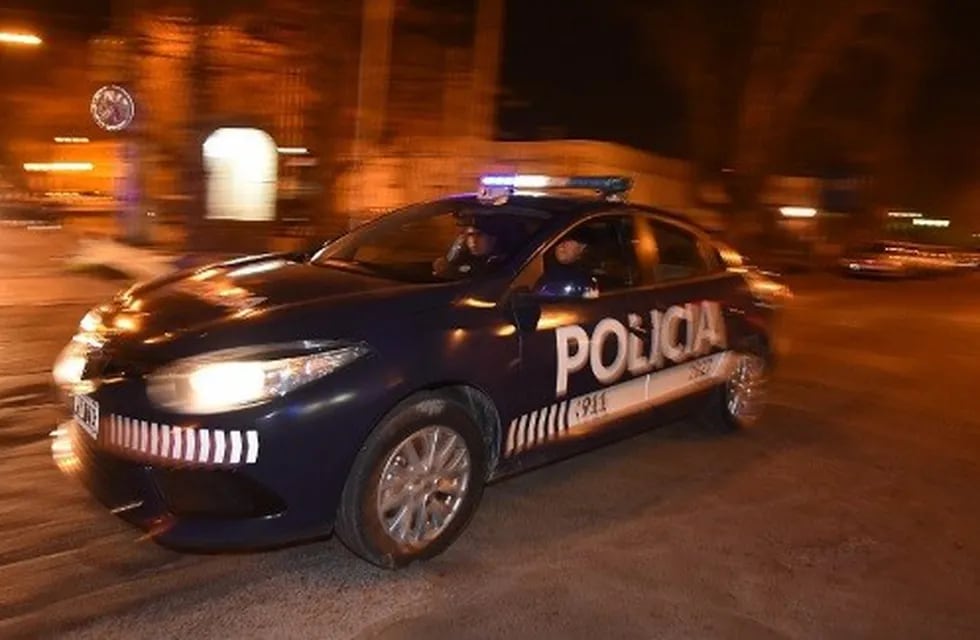 Personal policial detuvo a dos hombres en el departamento de Rivadavia con drogas y dinero en efectivo.