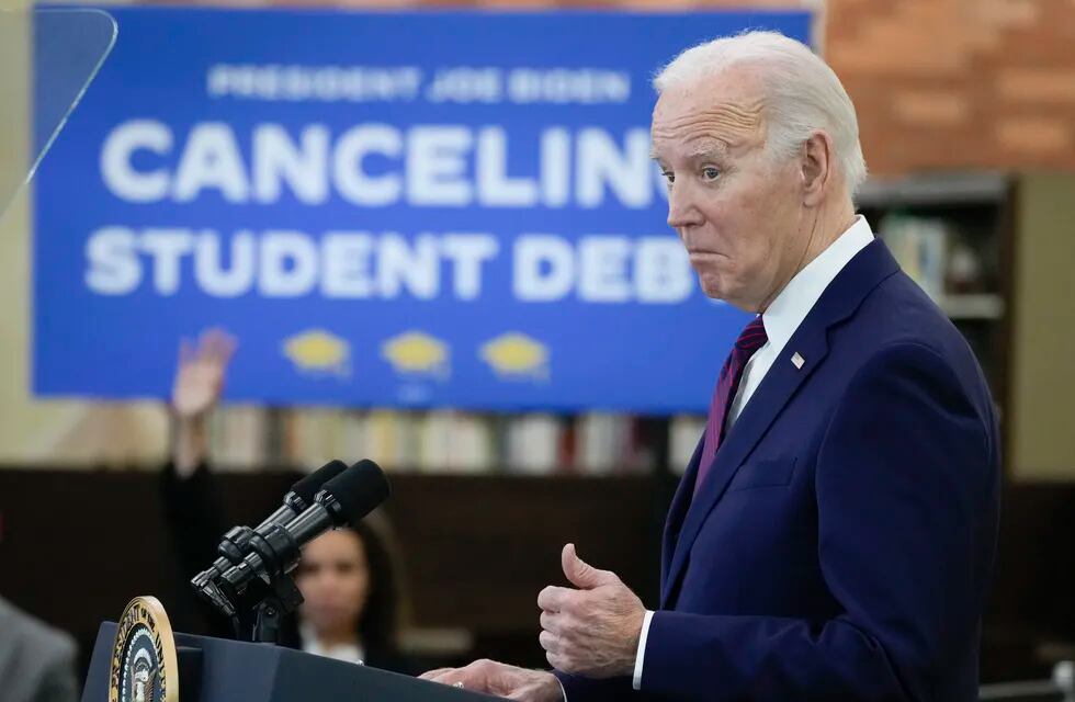 El presidente Joe Biden durante un evento en la Biblioteca Julian Dixon, el miércoles 21 de febrero de 2024, en Culver City, California. (AP Foto/Manuel Balce Ceneta)