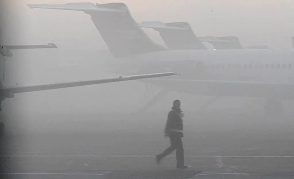 La intensa niebla perjudicó estos días varios vuelos.
