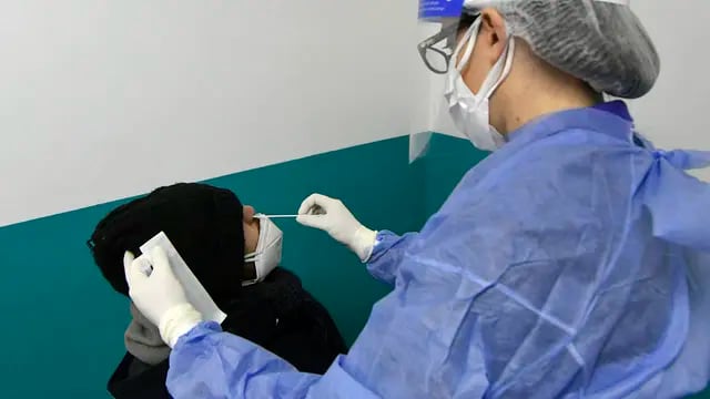 Enfermera realizando Test de Covid-19