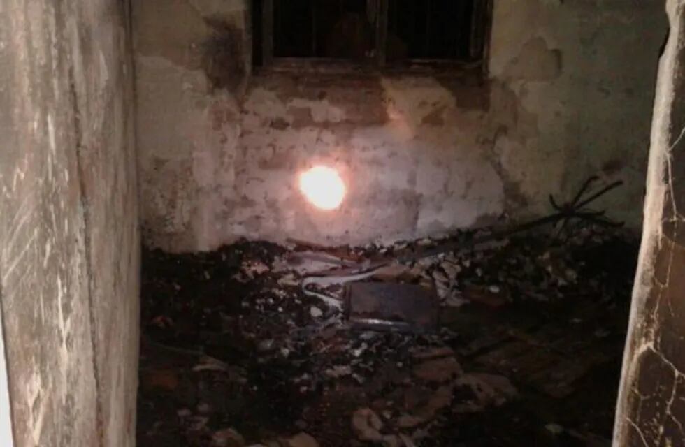 Se incendió la vivienda de una mujer de 40 au00f1os acusada de matar a su pareja de 35 en Puerto General San Martín.