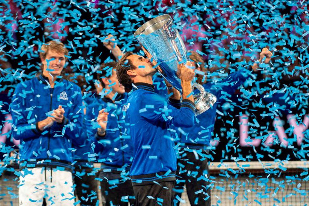 Roger Federer celebra el 22 de septiembre pasado en Ginebra su triunfo en la Laver Cup de tenis. (AFP)