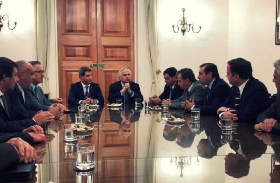 El encuentro entre funcionarios chilenos y argentinos se desarrolló en el Palacio de la Moneda.