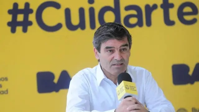 Según Fernán Quirós en tres semanas se podrían vacunar todos los adolescentes sin factores de riesgo en la Ciudad. (Archivo).