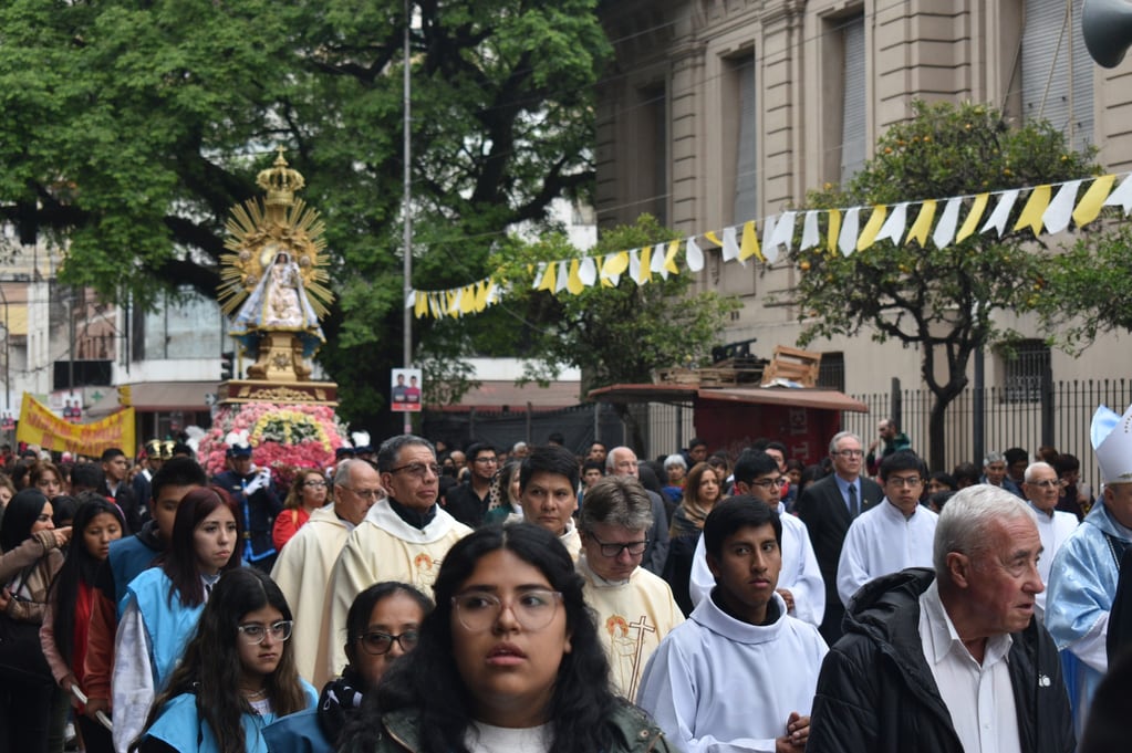 Multitudes demuestran su fe y devoción a la Virgen del Rosario de Río Blanco y Paypaya participando de las fiestas patronales cada octubre en Jujuy.