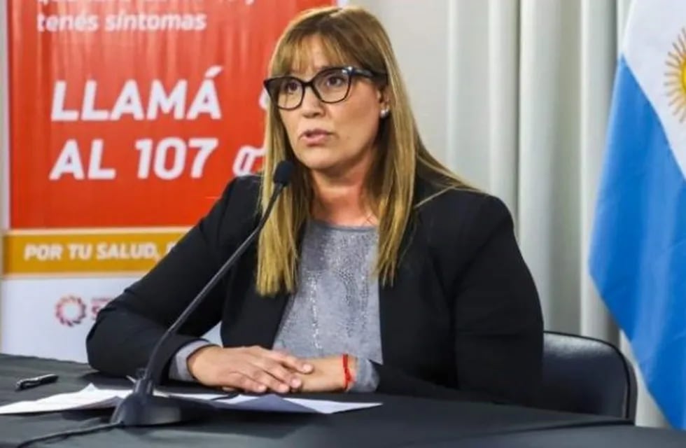 La ministra de Salud, Alejandra Venerando, destacó la necesidad de aplicar el pase sanitario y aumentar las medidas de prevención.