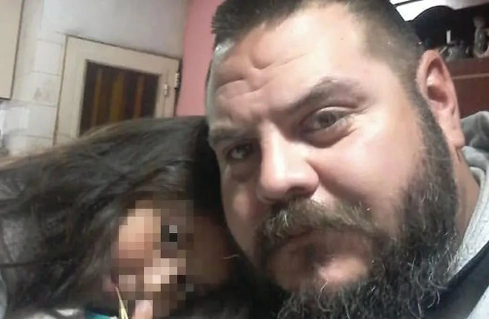 Sebastián Cejas fue asesinado en el intento de robo de su auto frente al Hospital Español de Rosario. El "Oso" fue abordado por cuatro delincuentes armados mientras estaba junto a su madre. (Facebook)