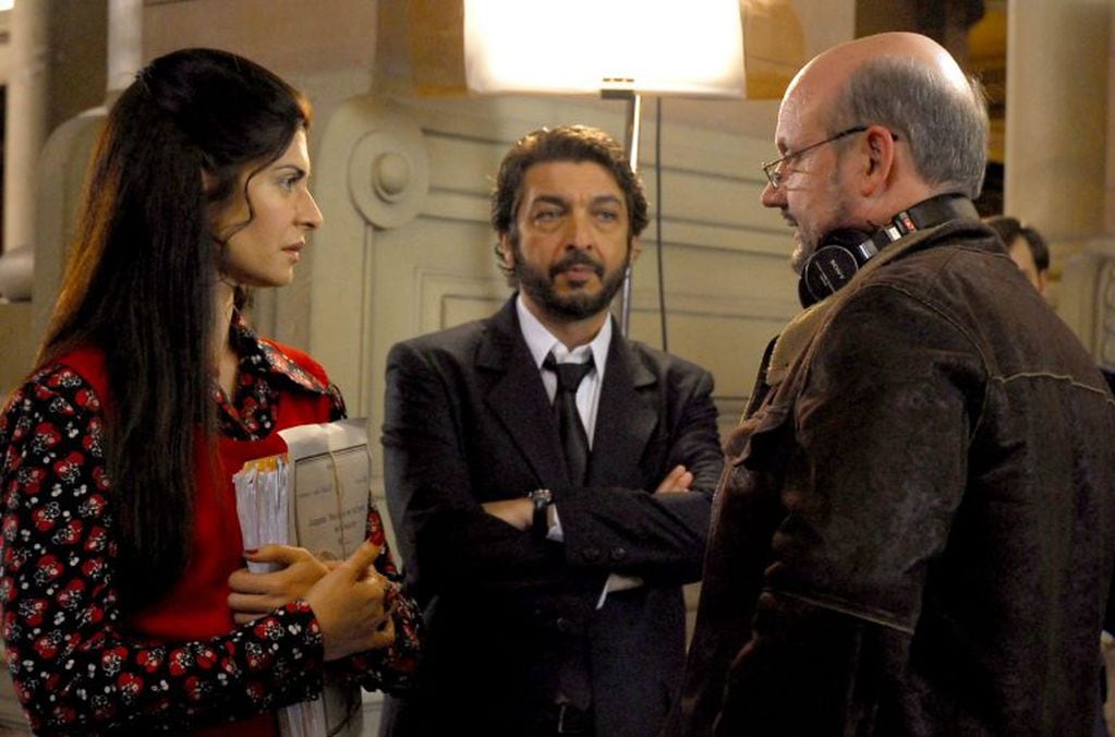 Los actores Ricardo Darín y Soledad Villamil escuchan las explicaciones del director Juan José Campanella (Foto:EFE)
