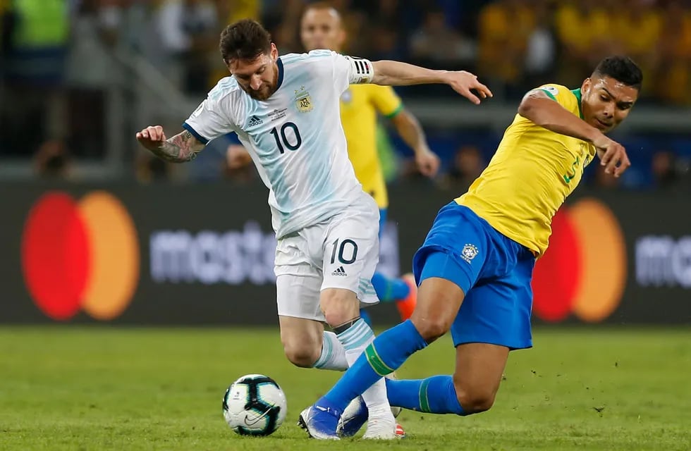 Argentina y Brasil deberán jugar el encuentro que deben de las Eliminatorias Sudamericanas.