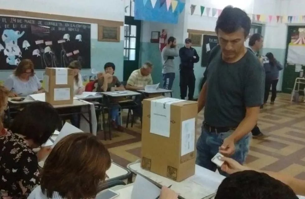 Arrancaron las elecciones en Río Negro ( Jorge Tanos).