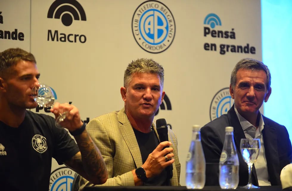 Presentación del nuevo sponsor en la camiseta del Club Belgrano de fútbol con la presencia del Presidente Luis Artime.