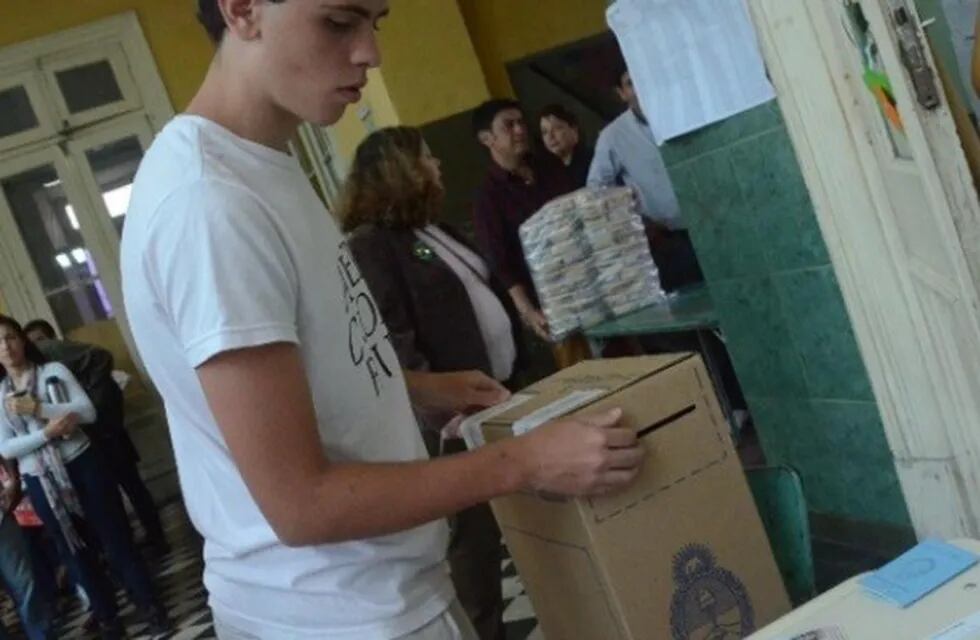 Los jóvenes de 16 años o los cumplan esa edad hasta el 22 de octubre inclusive, podrán participar en las elecciones PASO. Deberán presentar el DNI actualizado.